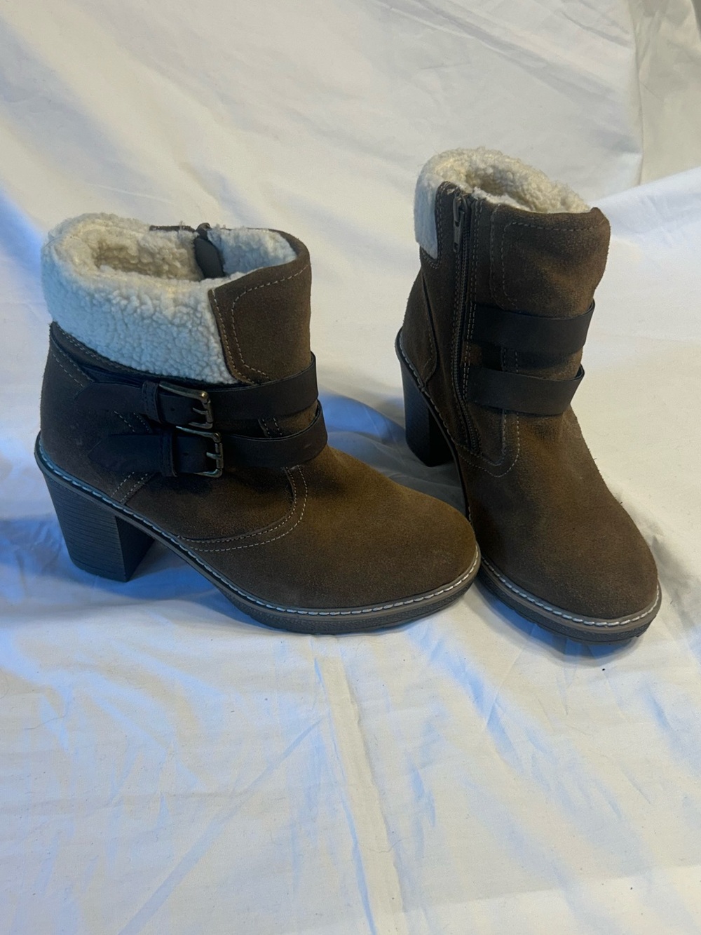 White Mountain ankle boots. Size 7 1/2